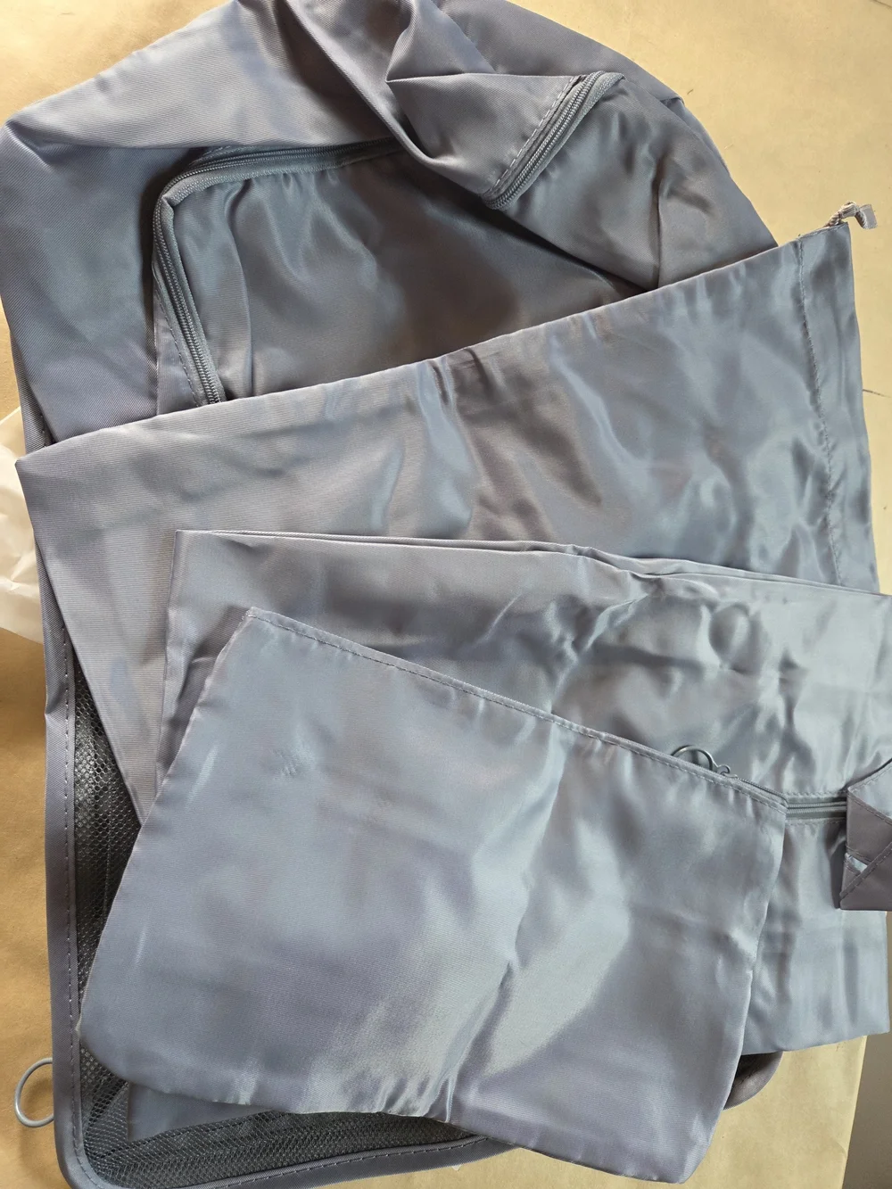🍍 Mesh Garment Bag Organizer